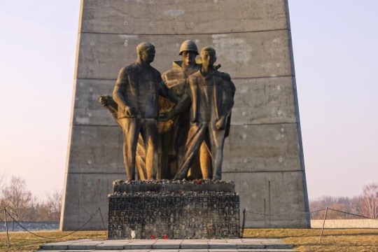 deatail-soviet-monument